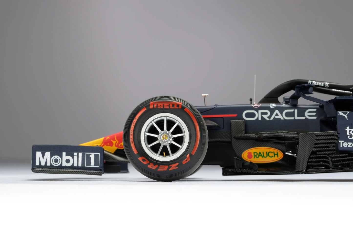 Red Bull Racing Honda RB16B - Gran Premio de Abu Dabi 2021 | Sergio Pérez 1:18