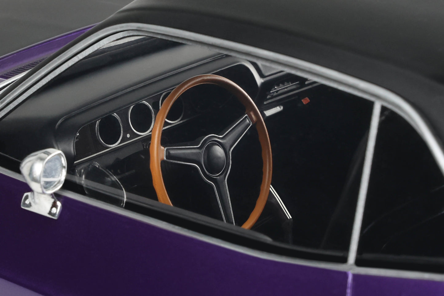1:12 DODGE CHALLENGER R/T PLUM CRAZY 1970