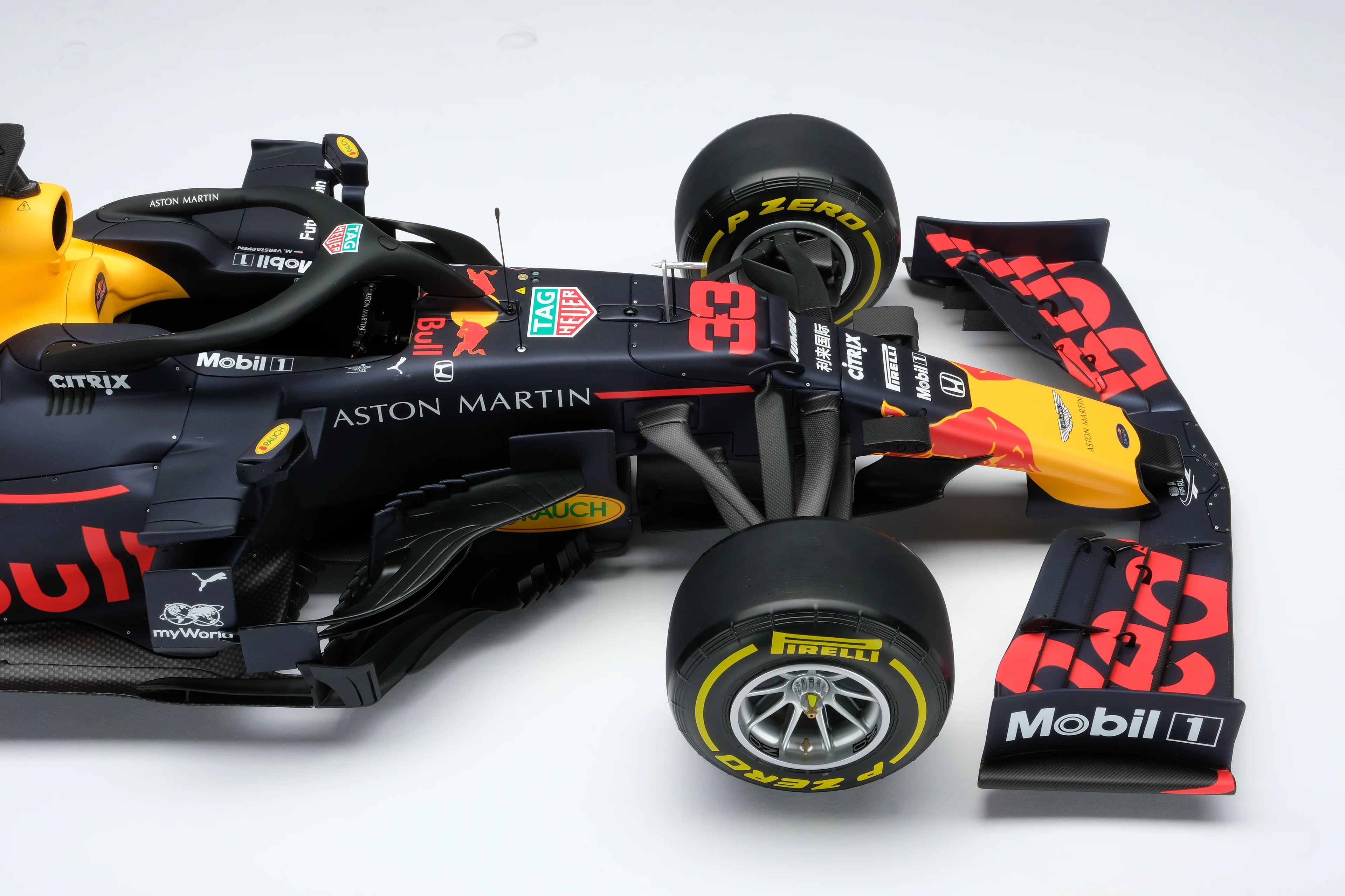 Aston Martin Red Bull Racing RB15 1:8