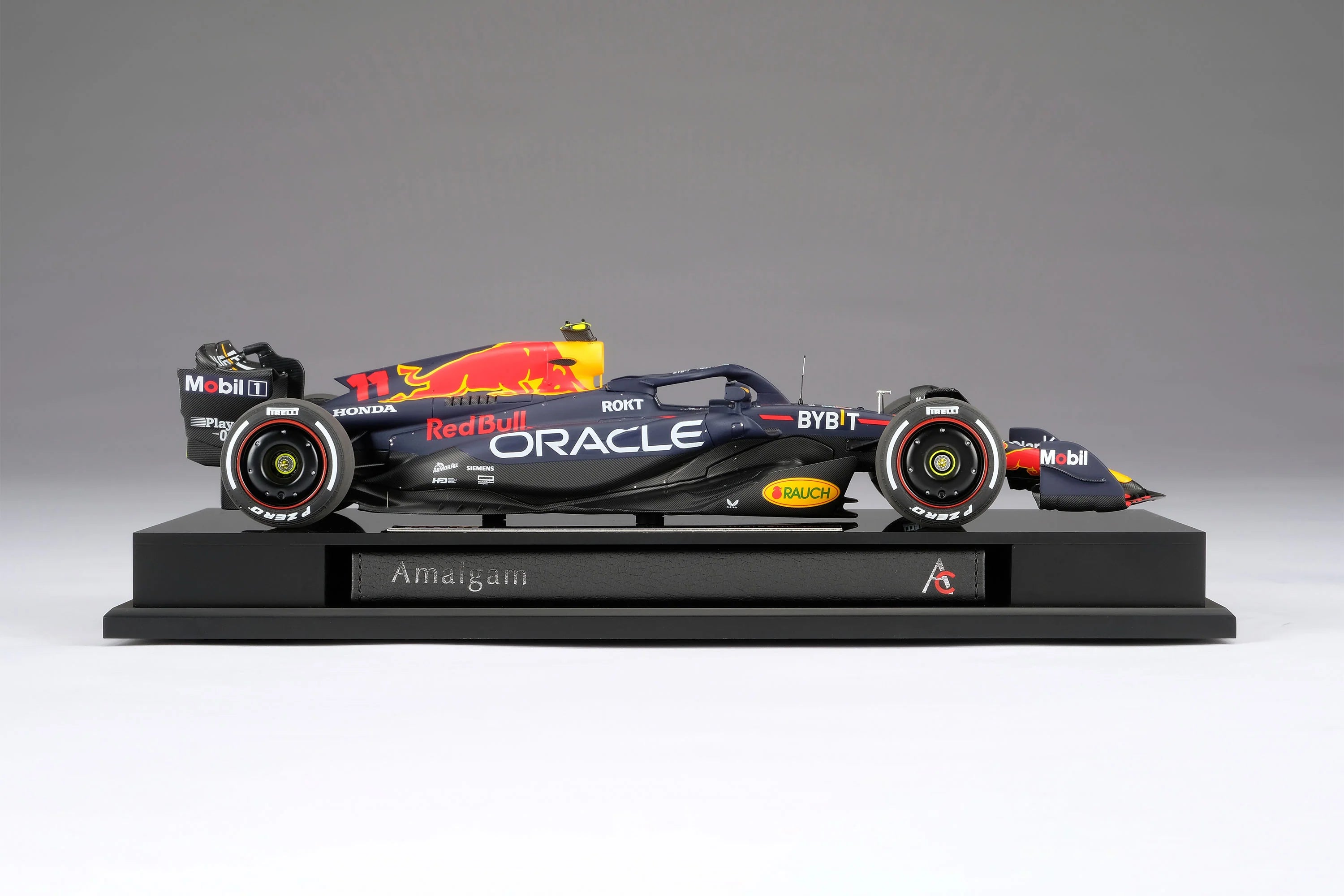 Oracle Red Bull Racing RB19 - Decoración de la temporada 2023 | Sergio Pérez 1:18