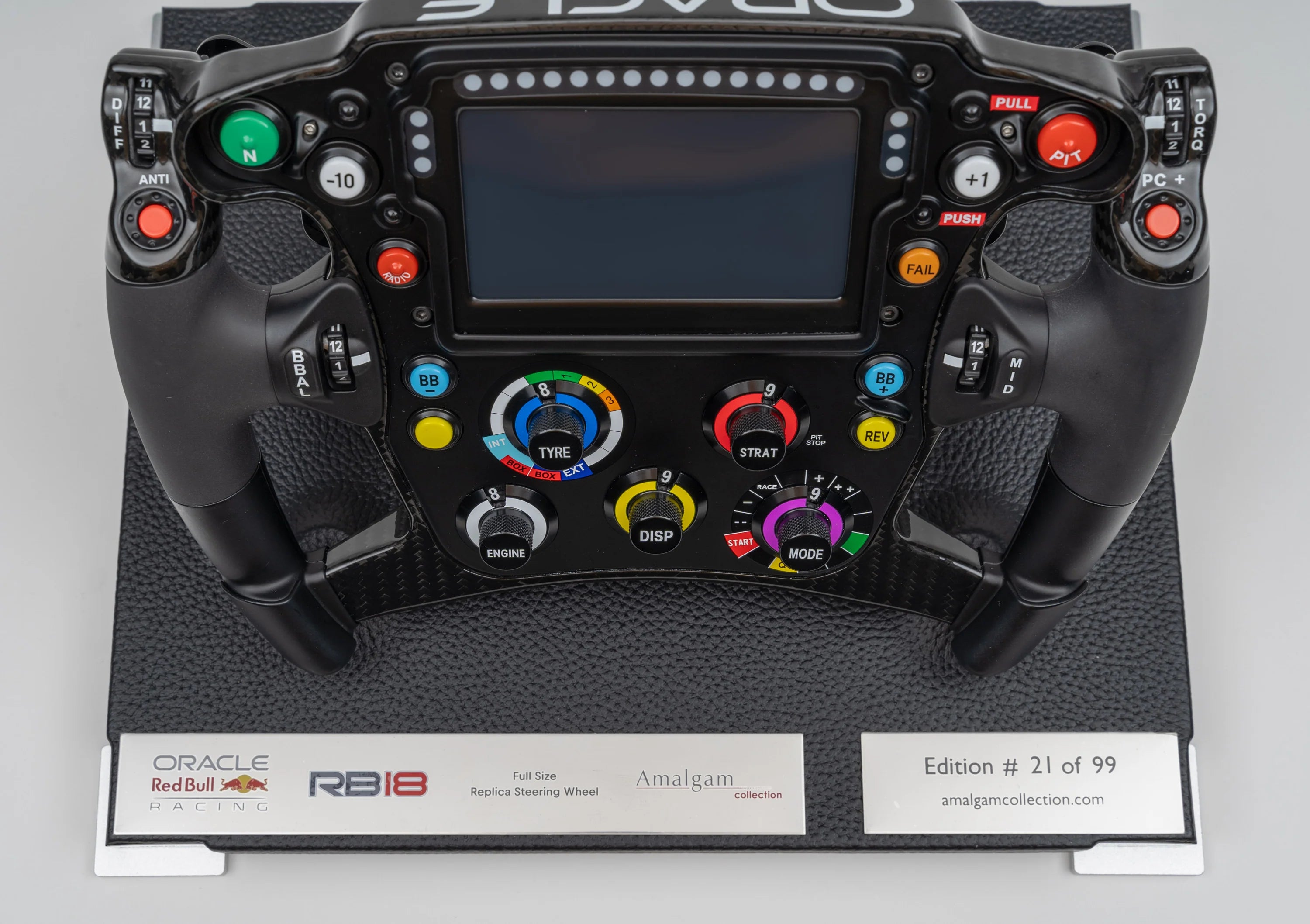 Volante Oracle Red Bull Racing RB18 1:1