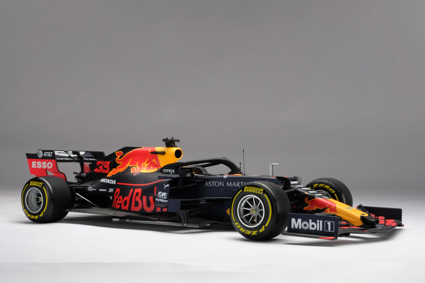 Aston Martin Red Bull Racing RB15 1:8