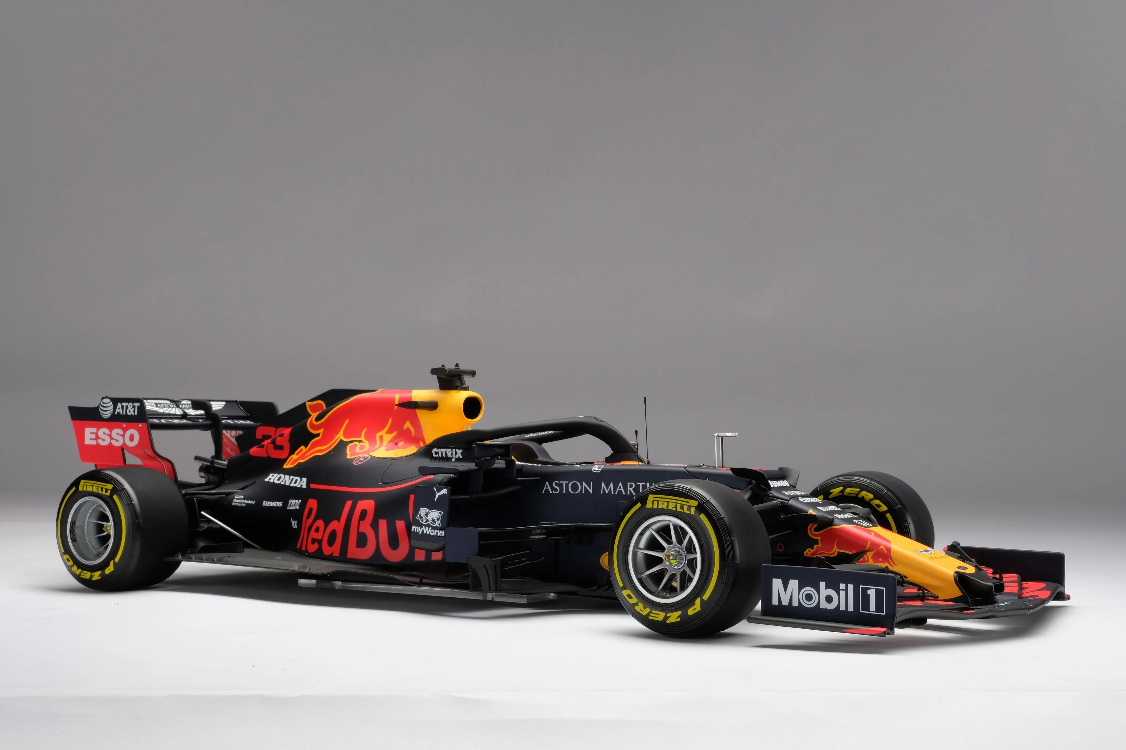 Aston Martin Red Bull Racing RB15 1:8