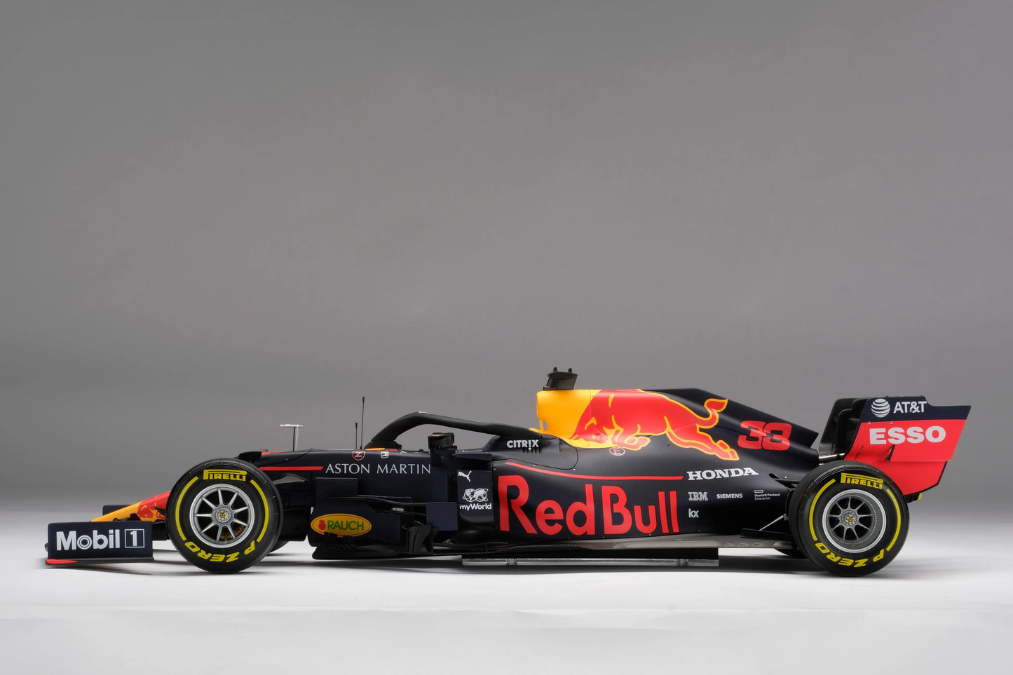 Aston Martin Red Bull Racing RB15 1:8
