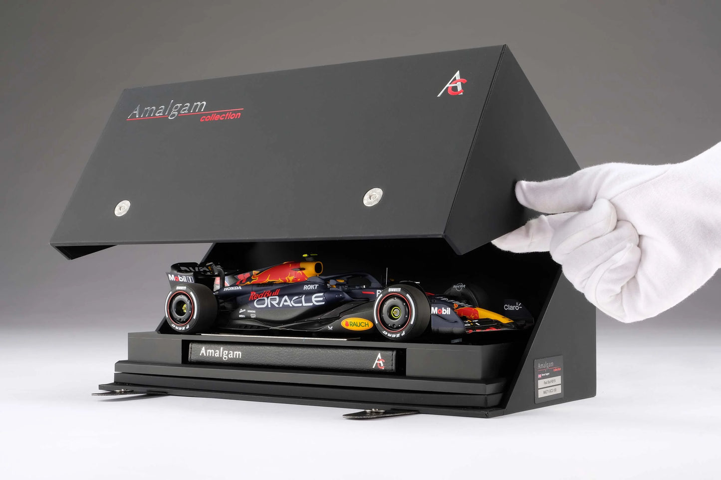 Oracle Red Bull Racing RB19 - Decoración de la temporada 2023 | Sergio Pérez 1:18