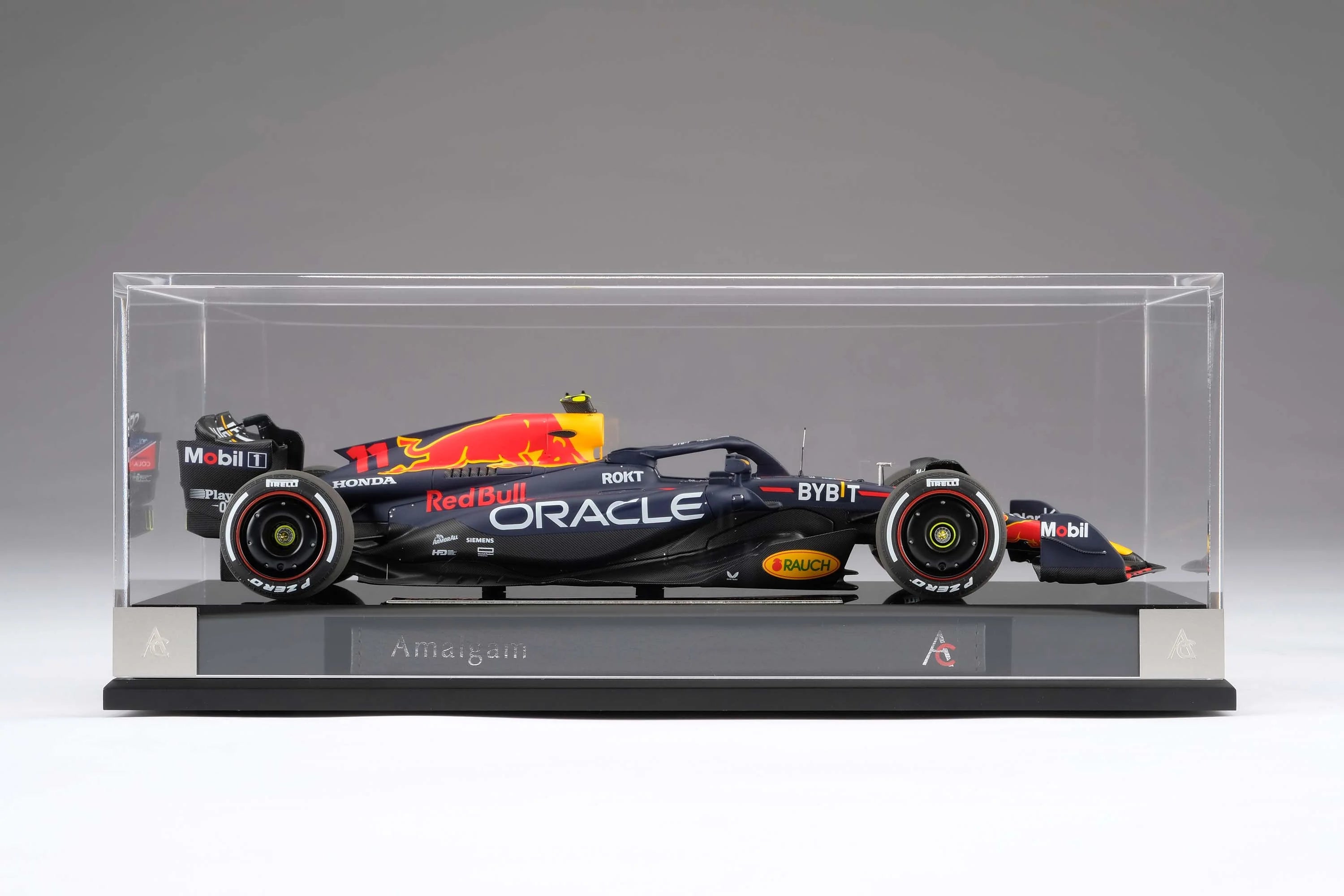 Oracle Red Bull Racing RB19 - Decoración de la temporada 2023 | Sergio Pérez 1:18