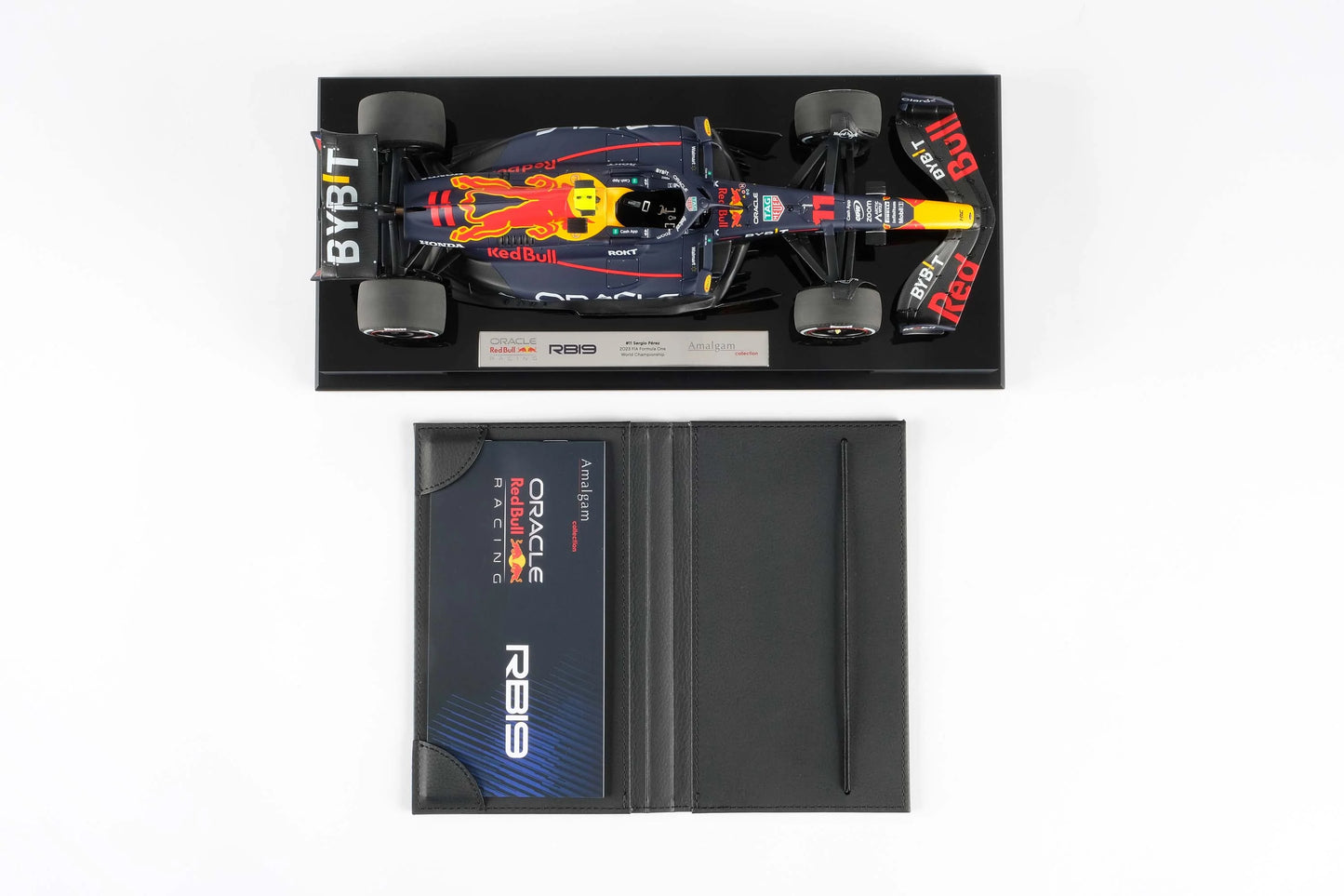 Oracle Red Bull Racing RB19 - Decoración de la temporada 2023 | Sergio Pérez 1:18