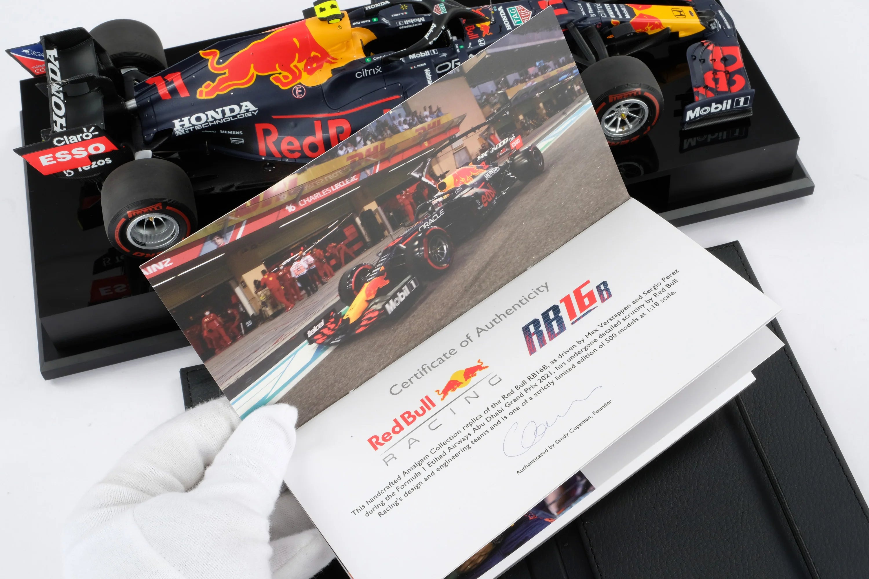 Red Bull Racing Honda RB16B - Gran Premio de Abu Dabi 2021 | Sergio Pérez 1:18