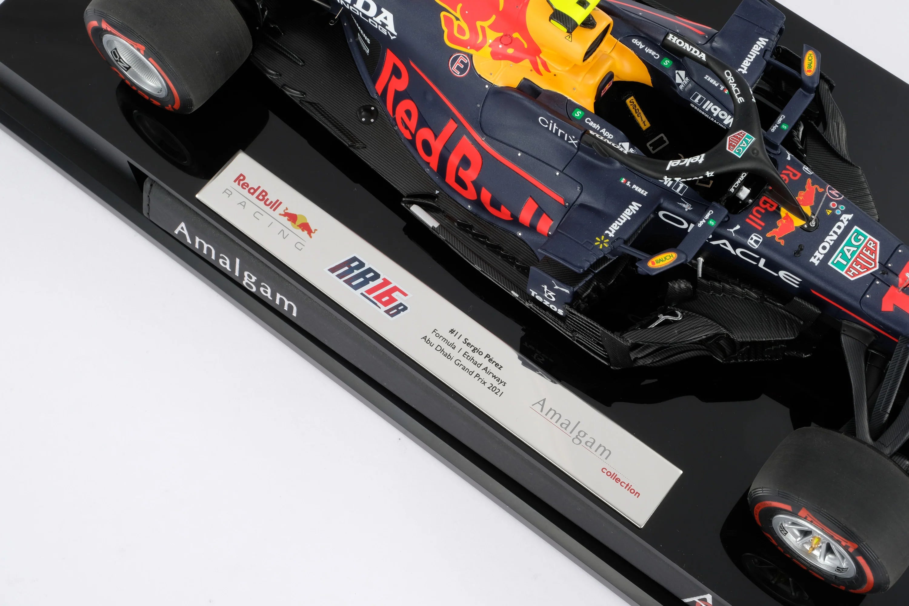 Red Bull Racing Honda RB16B - Gran Premio de Abu Dabi 2021 | Sergio Pérez 1:18