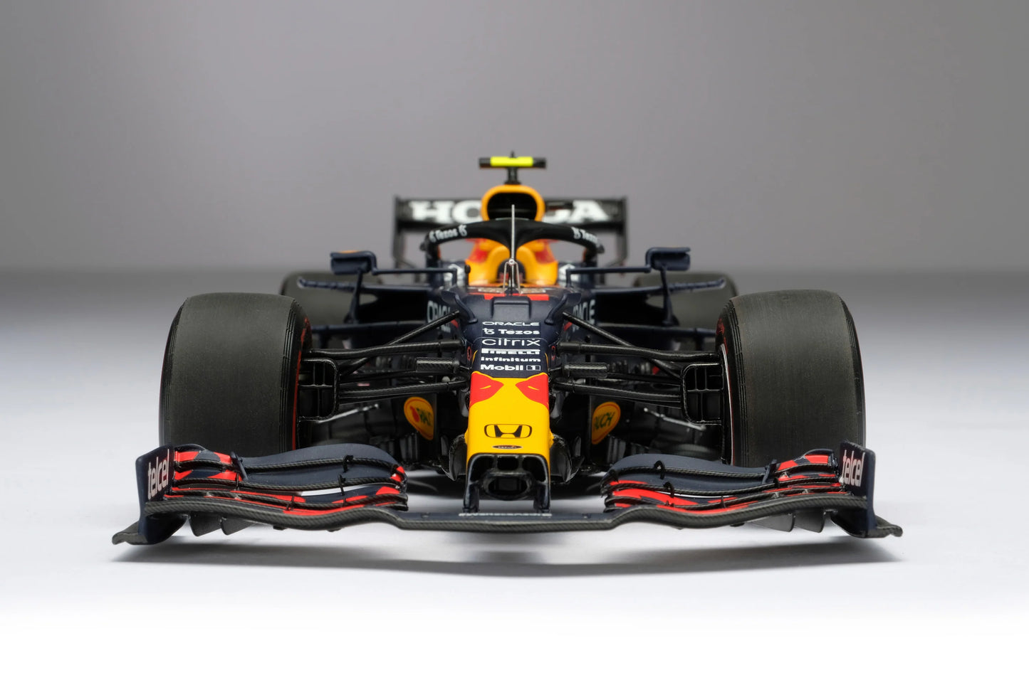 Red Bull Racing Honda RB16B - Gran Premio de Abu Dabi 2021 | Sergio Pérez 1:18