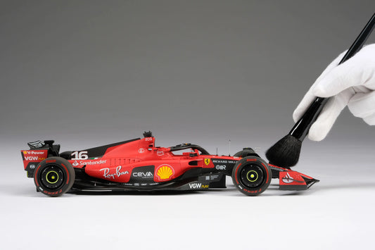 Ferrari SF-23 - Decoración temporada 2023 | Charles Leclerc 1:18